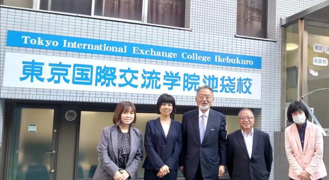 Chủ tịch Học viện khoa học Chiba tới thăm trường