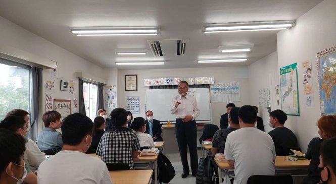 Giám đốc học viện Đại học khoa học Chiba và bài giảng đặc biệt